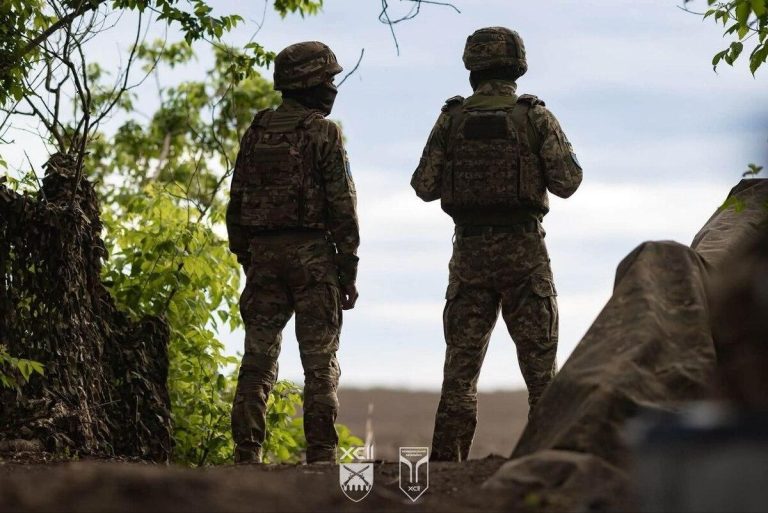 Збірка ударних безпілотників HX-2 на секретному заводі Helsing у Німеччині