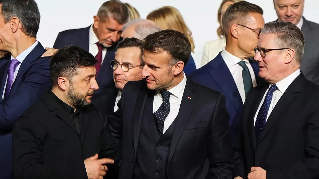 Президент Франції Емманюель Макрон і лідери «коаліції рішучих» на зустрічі в Парижі