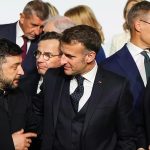 Президент Франції Емманюель Макрон і лідери «коаліції рішучих» на зустрічі в Парижі