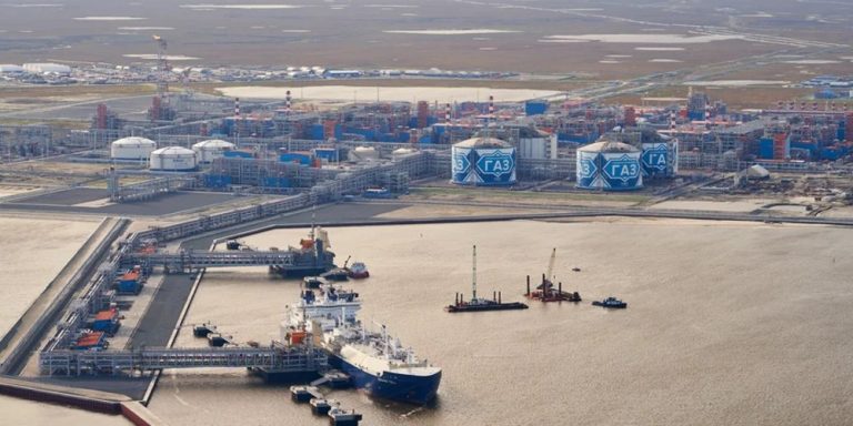 Завод зі зберігання та відвантаження скрапленого природного газу «Ямал СПГ» в Арктиці