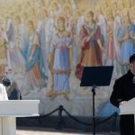 Володимир Зеленський та Урсула фон дер Ляєн під час підписання документа