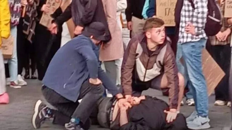 Затримання чоловіка з ножем під час мітингу на підтримку Михайла Федорова у Львові