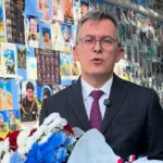 Новий посол Франції Бріс Рокфей біля Стіни пам'яті в Києві