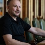 Сергій Бескрестнов (Флеш) — позаштатний радник Президента України з питань розвитку технологічних напрямів оборони