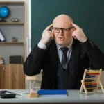 Застосунок «Резерв+» на екрані смартфона як символ перевірки статусу відстрочки