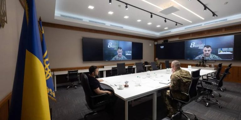 Зеленський та Паліса під час наради з командирами корпусів Сил оборони