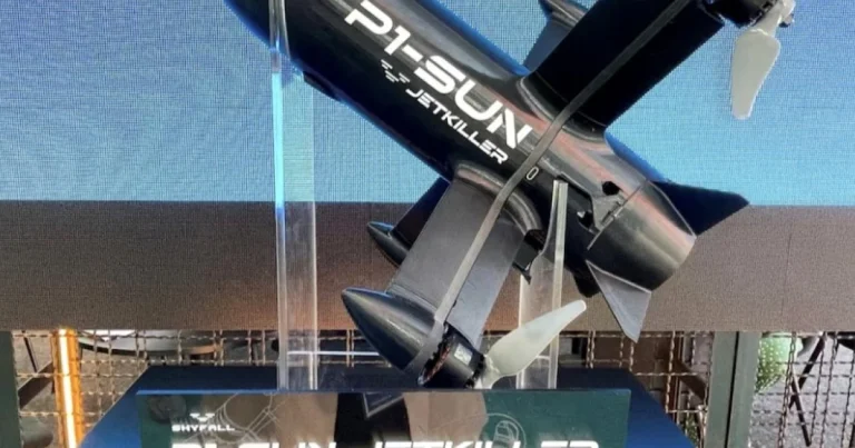 Дрон-перехоплювач P1-SUN Jetkiller під час виставки у Фарнборо