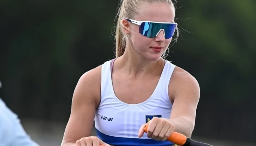 Анна Шеремет — українська спортсменка, чемпіонка Євро-2026 з паравеслування в одиночці класу PR1, на подіумі після фінального