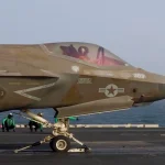 Запуск винищувача-невидимки F-35C з авіаносця Abraham Lincoln у Аравійському морі