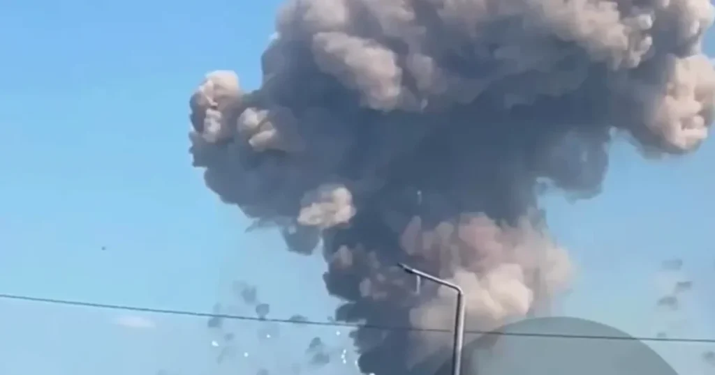 Дим після вибухів на військовому полігоні у Хмельницькому