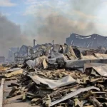 Наслідки пожежі на складі логістичного комплексу після ракетного удару