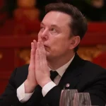 Ілон Маск, портрет на тлі теми Starlink та ударів по РФ