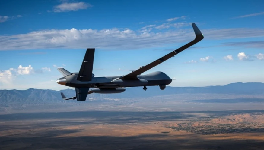Безпілотник MQ-9 Reaper на тлі неба під час польоту