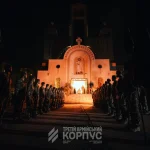 Домовина з прахом полковника Євгена Коновальця на бронеавтомобілі Austin біля Патріаршого собору Воскресіння Христового УГКЦ