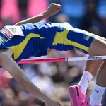 Олег Дорощук, український легкоатлет, на змаганнях зі стрибків у висоту (фото Reuters/Dylan Martinez)