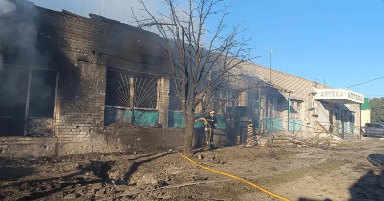 Наслідки удару «шахеда» по будівлі в селі Токарівка Миколаївської області, 21 серпня 2026 року