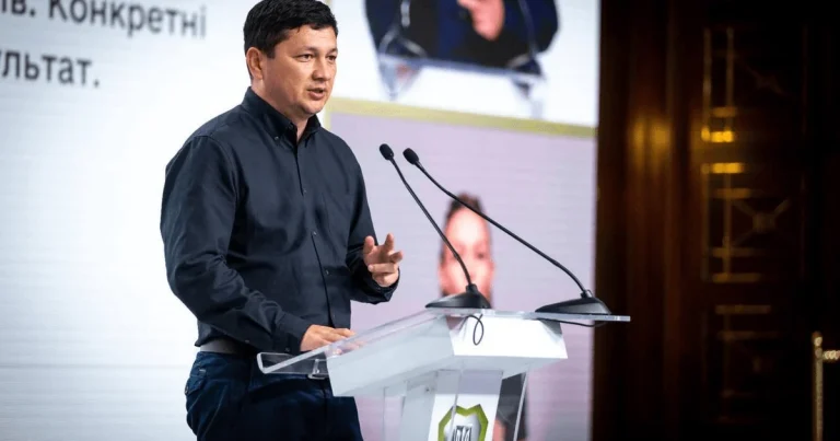 Міністр у справах ветеранів Віталій Кім під час пресконференції 17 вересня 2026 року