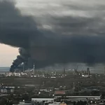 Пожежа та пошкодження трубопроводів і резервуарів на Пермському НПЗ після удару безпілотників