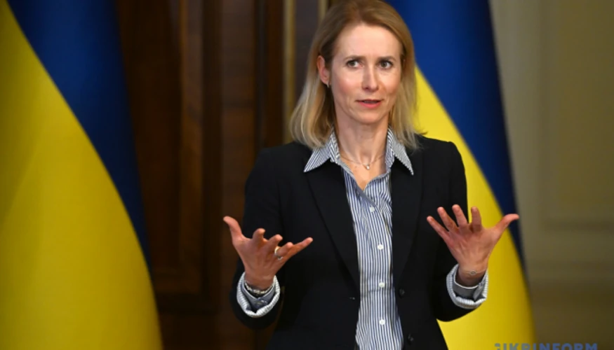 Кая Каллас під час спілкування з журналістами перед засіданням Ради ЄС із питань закордонних справ у форматі оборони