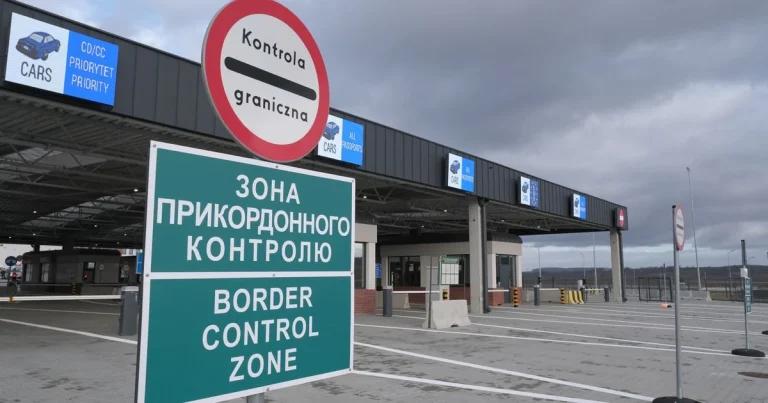 Дорожній знак «Зона прикордонного контролю» на українсько-польському пункті пропуску «Нижанковичі — Мальховіце» / наслідки