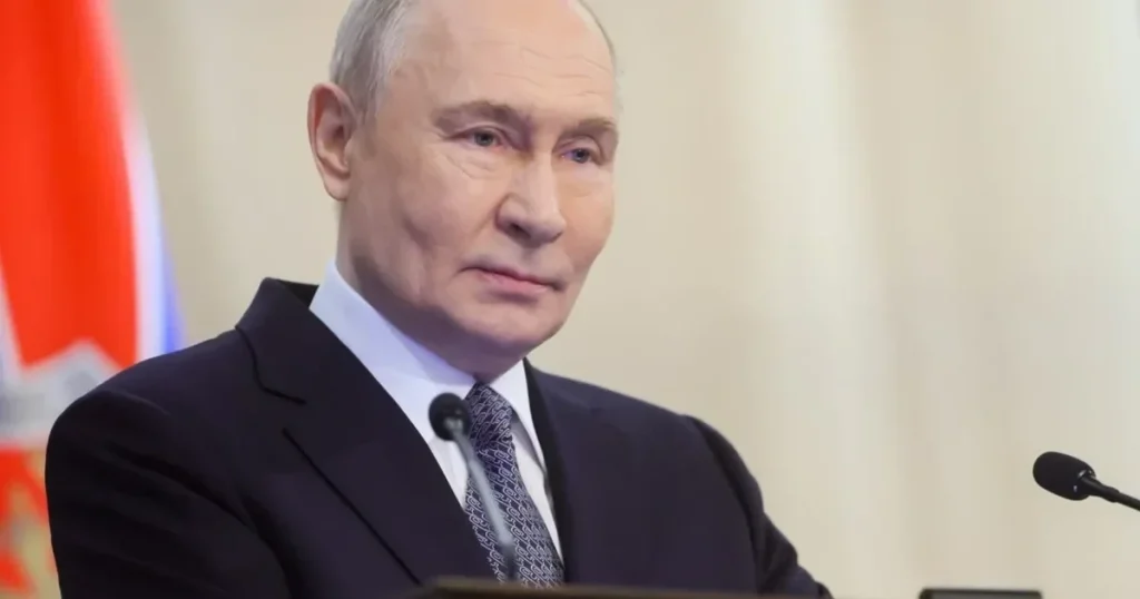 Володимир Путін у Кремлі, тінь підготовки до поїздки на форум АТЕС у Китаї