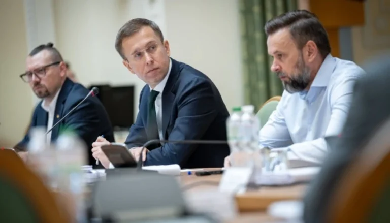 Прем'єр-міністр Сергій Корецький під час засідання Оперативного координаційного центру