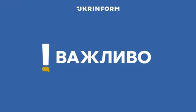 Уламки на території посольства після атаки на Київ