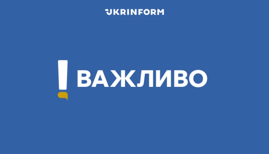 Уламки на території посольства після атаки на Київ