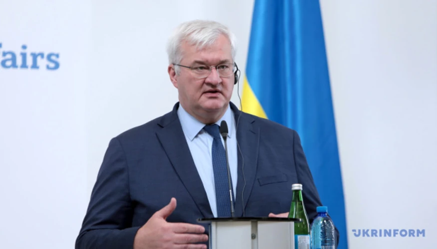 Андрій Сибіга на спільному брифінгу з Радославом Сікорським у Києві