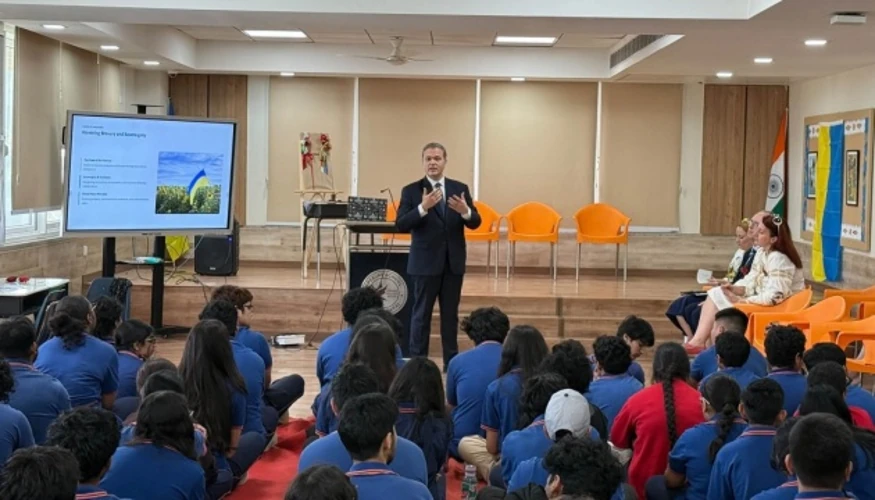 Захід до Дня захисників і захисниць України в Apeejay School International у Нью-Делі за участі представників посольства