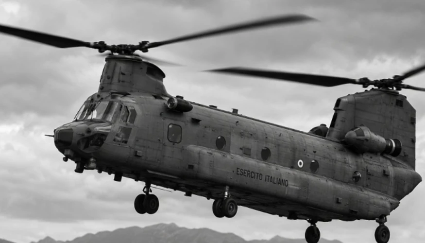 Знищений військовий гелікоптер CH-47 Chinook у Горіце