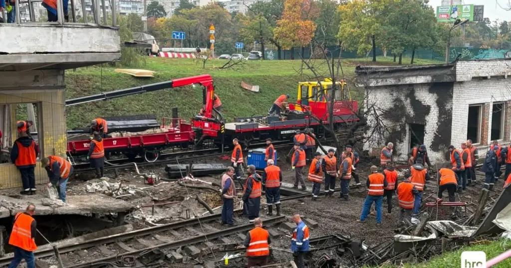 Станція метро «Чернігівська» в Києві після пошкоджень унаслідок обстрілу