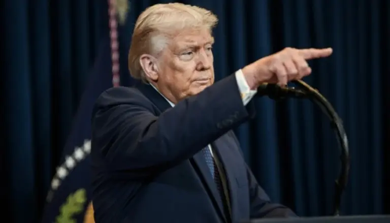 Дональд Трамп на передвиборчому мітингу в Сірак'юзі, штат Нью-Йорк