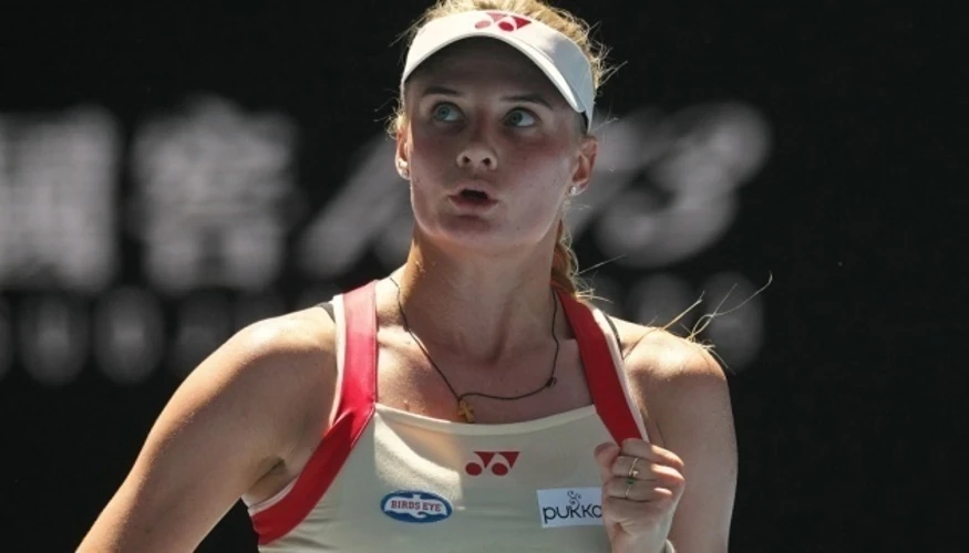 Даяна Ястремська тримає ракетку на турнірі, фото Арата Ямаока/TENNIS Club/ФТУ